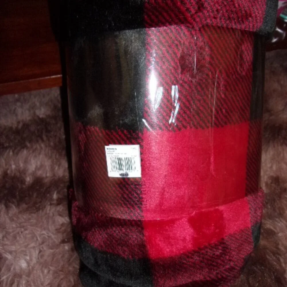 THE BIG ONE Red & Black Burgandy Plaid Soft Oversized Plush Throw Blanket New
